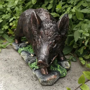 Sculpture réaliste d'attaque de <span class=keywords><strong>sanglier</strong></span>, détails réalistes des poils et des crocs, <span class=keywords><strong>figurine</strong></span> d'animal en résine artisanale, décoration d'intérieur - Product Image 4