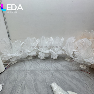 LEDA Blanc 150cm de haut Installation géante en soie Fleur en organza Décoration de mariage Toiles de fond Décoration d'événements et de fêtes - Product Image 6