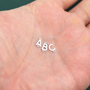 Vintage Initial-Anhänger 14K Goldfilled Schmuck 0,83mm Dick Dauerhafte Armbandherstellung Winzige Buchstaben-Charms - Product Image 6