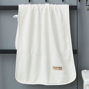 Serviette en microfibre corail pour hôtel avec logo personnalisé - Super absorbante, douce, couleur unie, bordure élégante, avec boîte cadeau - Product Image 3
