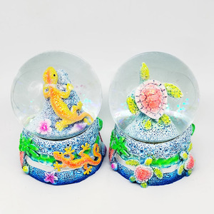 <span class=keywords><strong>ลูก</strong></span>โลกหิมะเรซิ่นรูปโลมาเพ้นท์มือ ขนาดเล็ก 35 45 65 มม. ประดับกลิตเตอร์ ของที่ระลึกสำหรับธีมชายหาดหรือทรอปิคอล - Product Image 5