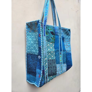 Sac fourre-tout en soie matelassé vintage fait main indien, style bohème unique, sac attrayant pour transporter les essentiels pour l'été - Product Image 2