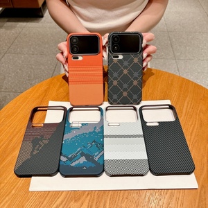 Nouvelle coque de téléphone magnétique en fibre de carbone pour Xiaomi 17 Pro Max 15Pro 15Spro 14Pro, compatible avec la charge sans fil, antichoc, coque arrière - Product Image 2