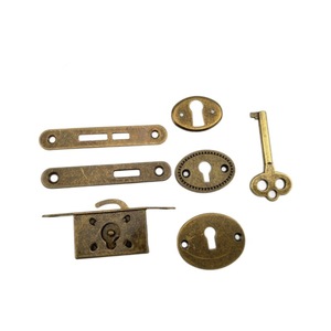 Juego de Cerraduras para Muebles Cinco en Uno Guan Yan Wujin Tipo A, Estilo Antiguo de Hierro y Aleación de Zinc con Llave - Product Image 1