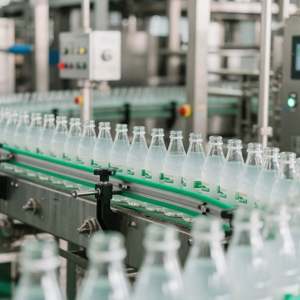 Ligne de production automatique de capsulage de boissons carbonatées de jus d'eau fluide pour bouteilles PET - Product Image 4