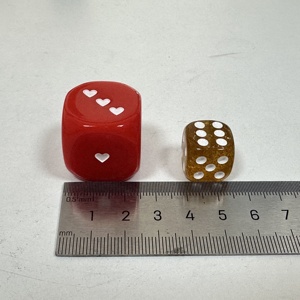 Set di Dadi Personalizzati, Fornitura Diretta dalla Fabbrica, Dadi Acrilici Rossi a Forma di Cuore 20mm, D6 con Angoli Arrotondati per Giochi da Tavolo - Product Image 2