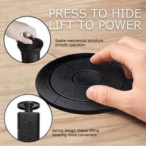 Enchufe retráctil manual IP44 a prueba de salpicaduras, tomas de corriente de EE. UU., enchufe de escritorio con carcasa de PC ignífuga y cable de 1.5m - Product Image 2