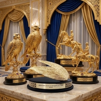 Antiek gouden adelaar-valk metalen trofee-award voor sportpresentaties in Saoedi-Arabië, Dubai en het Midden-Oosten