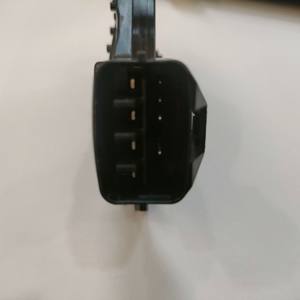 Sensor de Presión Yunnuo 8617A636 para Reparación de Automóviles con Conector Verde - Product Image 4