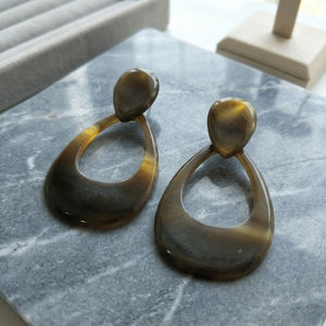 Boucles d'oreilles pendantes goutte d'eau mignonnes faites à la main au Vietnam pour enfants, en corne naturelle, cadeau écologique, vente chaude 2026 - Product Image 2