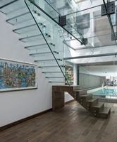 Escalier flottant préfabriqué écologique et durable en acier au carbone moderne à poutre unique avec marches en bois de hêtre/chêne pour l'extérieur des maisons