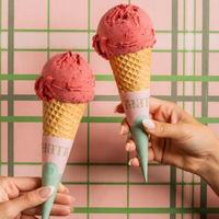 Kit complet d'emballage personnalisé pour crème glacée : manchons imprimés sur mesure, gobelets en papier et bacs à gelato pour chaînes de desserts