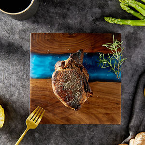 لوح تقطيع وتقديم مخصص من خشب الجوز الأسود الطبيعي والراتنج الإيبوكسي للفواكه والخضروات والجبن - Product Image 2