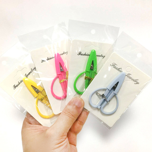 블루 핑크 그린 옐로우 슈퍼 스닙스 샤프 미니 가위 실리콘 커버 안전 가위 바느질 DIY 공예용 - Product Image 1