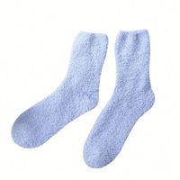 Chaussettes d'hiver douillettes pour femme avec broderie logo de haute qualité, chaussettes d'intérieur épaisses en polaire corail, chaussettes chaudes OEM/ODM