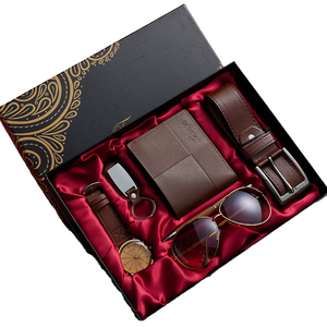 Set Regalo Personalizzato per Uomo con Occhiali da Sole, Orologio, Portafoglio, Cintura e Penna in Confezione per <span class=keywords><strong>la</strong></span> <span class=keywords><strong>Festa</strong></span> <span class=keywords><strong>del</strong></span> <span class=keywords><strong>Papà</strong></span> - Product Image 1