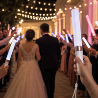Bâton lumineux RGB télécommandé avec 16 modes clignotants, poignée blanche, anneaux chromés pour concerts, fêtes, événements, vente en gros