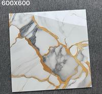 Carrelage en porcelaine effet marbre veiné or 600x600mm, collection luxe polie pour salon