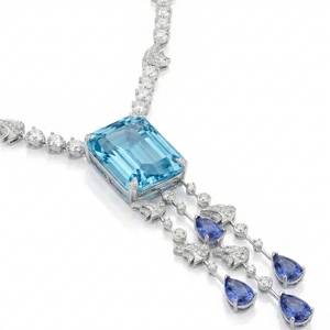 [ExpoJoyería Internacional de Hong Kong] Elegante Colgante de Topacio con Diseño Fluido Inspirado en el Océano, con Detalles de Diamantes y Cadena de Eslabones - Product Image 2