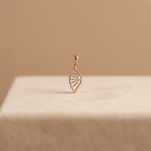 จี้เพชรทรงสวยงามจาก Pretty Feather Design Lab Grown Diamond ประดับด้วยทองคำสีกุหลาบ ดีไซน์คลาสสิกเก๋ไก๋สำหรับผู้หญิง - Product Image 1