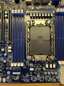 Placa base para servidor con procesador Intel Xeon MU72 SU0 de un solo socket, 2 conectores SlimSAS 4i con interfaz SATA, 8 DIMMs - Product Image 5