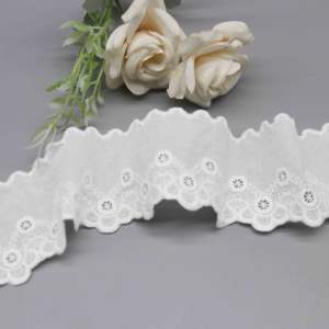 Classica Bordatura in <span class=keywords><strong>Pizzo</strong></span> Bianco di Cotone Ecologico con Occhielli 5,7cm Floreale Broderie Anglaise per Cucito di Abiti - Product Image 4