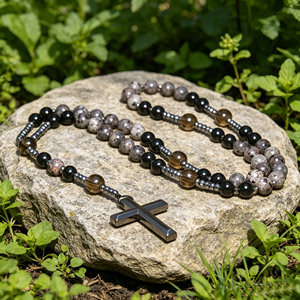 Collier Chapelet Chrétien en Obsidienne Naturelle et Yooperlite, Réactif aux UV, avec Pendentif Croix en Pierre d'Hématite, Bijoux pour Hommes - Product Image 1