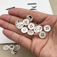 Vente en gros de boutons en nacre blanche naturelle personnalisés à 4 trous Troca Shell Boutons de vêtements polis