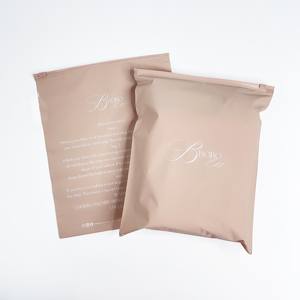 Bolsas de Ropa con Cierre Zip Lock Beige Personalizadas con Logotipo, Bolsas de Ropa de Poliéster Mate Esmerilado con Cierre Zip Lock y Logotipo para Empaque - Product Image 2