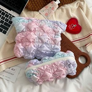 Bong Bóng lưới Cô gái của trái tim trang điểm túi 2025 mới nhăn Túi đám mây công suất lớn chăm sóc da và nhà vệ sinh túi - Product Image 1