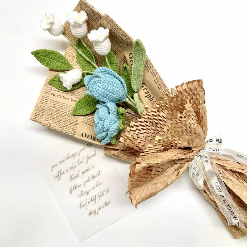 กุหลาบสีน้ำเงินและลิลลี่แห่งหุบเขาสีขาวผสมผสานกันอย่างลงตัว