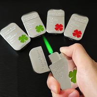 Briquet à gaz imprimé trèfle à quatre feuilles en métal flamme rouge et verte briquet gonflable coupe-vent couple cadeau briquet à gaz