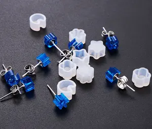 Colata di resina Stampi 4 Pz/set Stampo In Silicone Dell'orecchio Della Vite Prigioniera Dei Monili di Diy Che Fanno del Fiocco di Neve della Stella della Luna a Forma di Fiore Mini Resina Epossidica artigianato