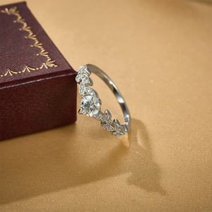 Fabricant de bijoux, bague de mariage classique en argent sterling 925, moissanite, sertie à griffes, plaquée or, certifiée, romantique - Product Image 2