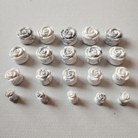 Gauges de piercing pour le sexe féminin en howlite, pierre organique sculptée à la main, motif floral, double évasement, 6-25 mm, cadeau classique pour fête et anniversaire
