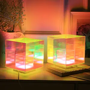 โคมไฟตั้งโต๊ะอะคริลิคสีโมเดิร์น3D RGB ทรงลูกบาศก์มหัศจรรย์ตกแต่งโต๊ะในร้านอาหารทรงสี่เหลี่ยมหลากสีโคมไฟห้องนอนสร้างบรรยากาศยามค่ำคืน