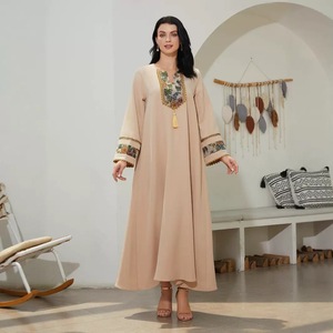 2026 Robe de mariée musulmane longue, style Dubaï, en soie dorée brodée florale, respirante, coupe ample, modeste, patchwork ethnique - Product Image 5