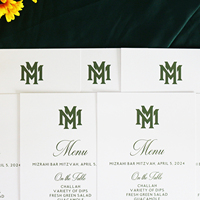 Tarjetas de Menú de Cartulina Blanca con Diseño Personalizado 2026, con Texto Verde Oscuro Personalizado para Bodas, Fiestas y Eventos
