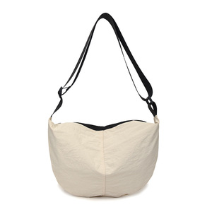Sac bandoulière demi-lune décontracté personnalisé en nylon imperméable avec logo pour extérieur - Product Image 3
