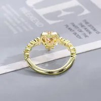 Женское кольцо с фианитами