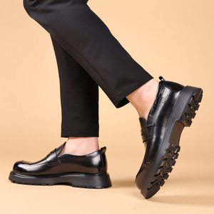 Men's casual style leather shoes - <b>One</b> pair of genuine leather men's men's business-style thick-soled shoes - Product Image 6