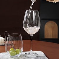 Vente en gros de gobelets en verre avec logo personnalisable Verre à vin en cristal de luxe Fête à domicile Coupe à vin en verre à rayures verticales