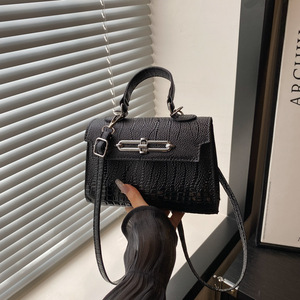 <span class=keywords><strong>Sac</strong></span> bandoulière en PU à petite fermeture éclair tendance pour l'hiver 2025 – Le <span class=keywords><strong>sac</strong></span> quotidien des fashionistas – Designer - Product Image 3