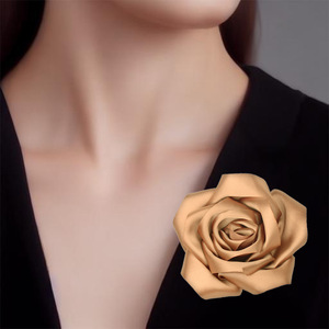 Broche de Flor de Cetim Vintage Feito à Mão 11cm Rosa Grande de Luxo em Tecido Acessório de Lapela para Casaco e Presilha de Cabelo para Mulheres - Product Image 1