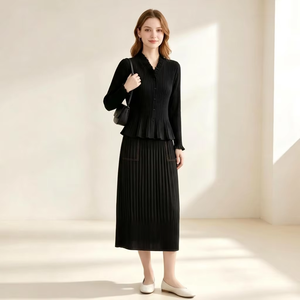 Ensemble plissé <span class=keywords><strong>chic</strong></span> français de luxe discret pour femme, tenue de bureau professionnelle, chemisier à volants et jupe droite, idéal pour les soirées - Product Image 5