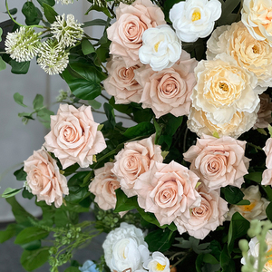 ซุ้มดอกไม้ประดิษฐ์ทำมือจากผ้าไหมเทียมสีแดง รูปทรงดอกไฮเดรนเยีย ดีไซน์ทันสมัย เป็นมิตรกับสิ่งแวดล้อม หรูหรา กันน้ำ เหมาะสำหรับงานแต่งงาน - Product Image 4