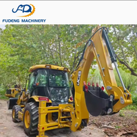 Chargeuse-pelleteuse d'occasion JCB 3CX fabriquée en Chine, excellent état, moteur sur roues, charge nominale de 3 tonnes, puissance de 63 kW, à vendre à prix réduit