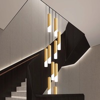 Lustre d'escalier en fer moderne, luxueux, simple et exquis, avec lumière LED longue et rotative, pour maisons duplex, villas et escaliers ouverts