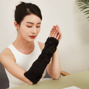 Penyangga Pergelangan Tangan yang Dapat Disesuaikan, Penyangga Pergelangan Tangan Ortopedi Medis, Penyangga Pergelangan Tangan yang Bernapas untuk Meredakan Nyeri - Product Image 2