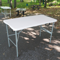 Table pliante portable moderne en plastique de 1,2 m, mobilier d'extérieur léger en plastique pour la salle à manger de la cour, les parcs et les hôtels
